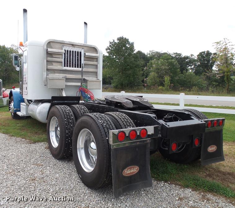 image for item K1129 1986 Peterbilt 359 semi truck