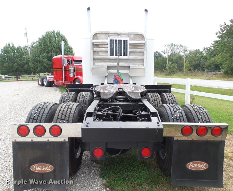 image for item K1129 1986 Peterbilt 359 semi truck