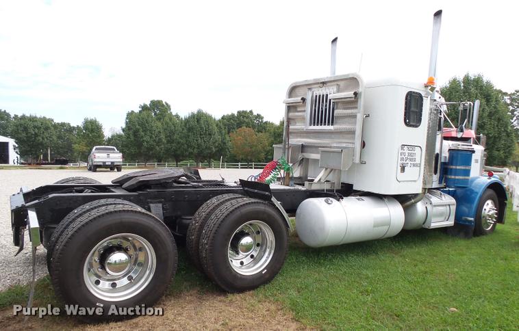 image for item K1129 1986 Peterbilt 359 semi truck