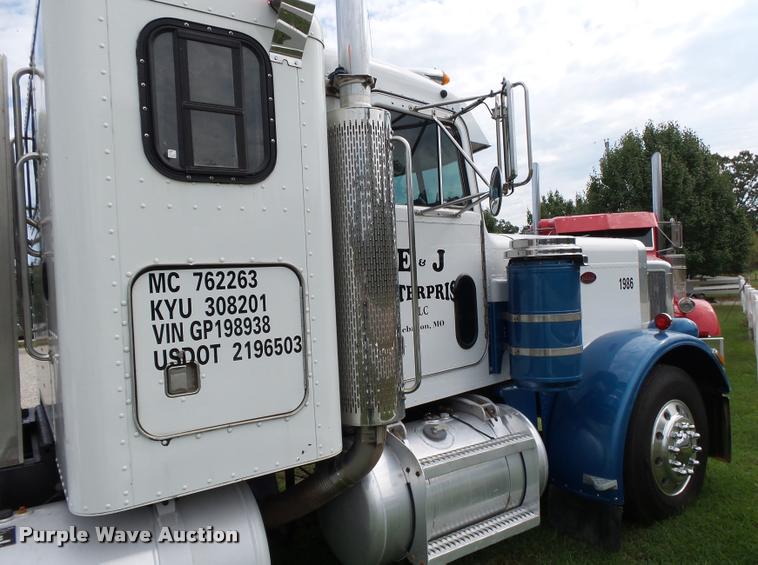 image for item K1129 1986 Peterbilt 359 semi truck