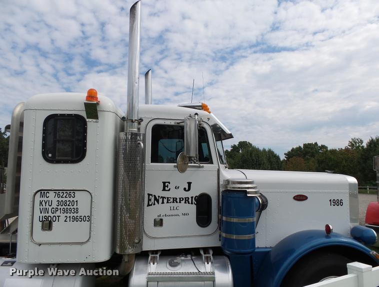 image for item K1129 1986 Peterbilt 359 semi truck