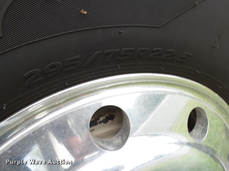 image for item K1129 1986 Peterbilt 359 semi truck