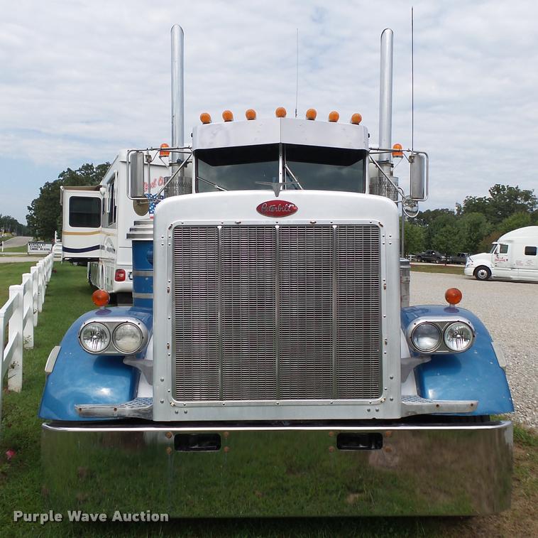 image for item K1129 1986 Peterbilt 359 semi truck