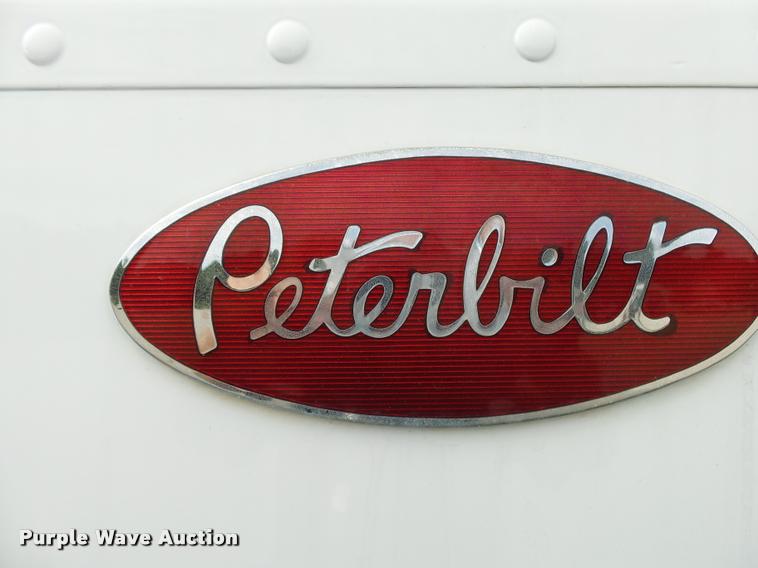 image for item K1129 1986 Peterbilt 359 semi truck