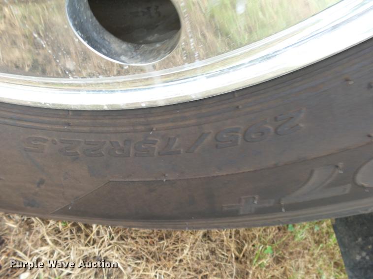 image for item K1129 1986 Peterbilt 359 semi truck