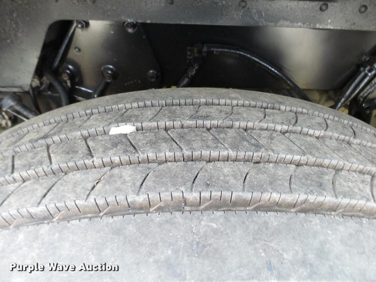 image for item K1129 1986 Peterbilt 359 semi truck