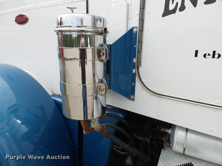 image for item K1129 1986 Peterbilt 359 semi truck