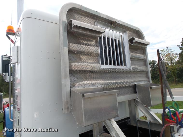 image for item K1129 1986 Peterbilt 359 semi truck