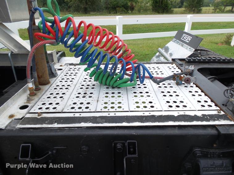 image for item K1129 1986 Peterbilt 359 semi truck