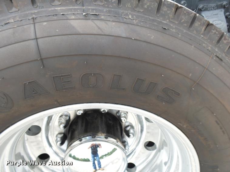 image for item K1129 1986 Peterbilt 359 semi truck