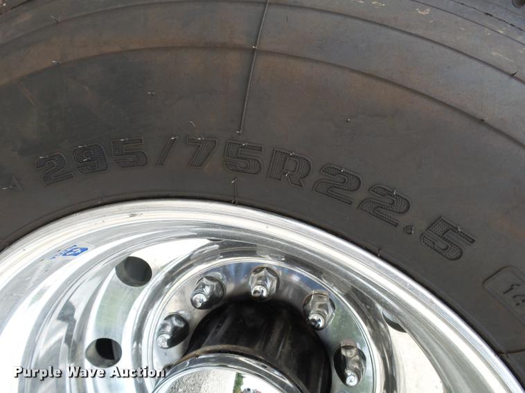 image for item K1129 1986 Peterbilt 359 semi truck