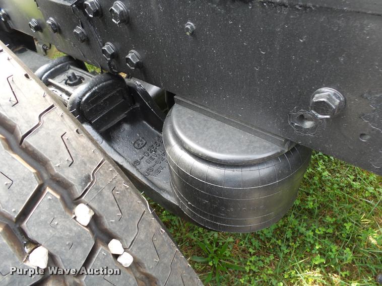 image for item K1129 1986 Peterbilt 359 semi truck