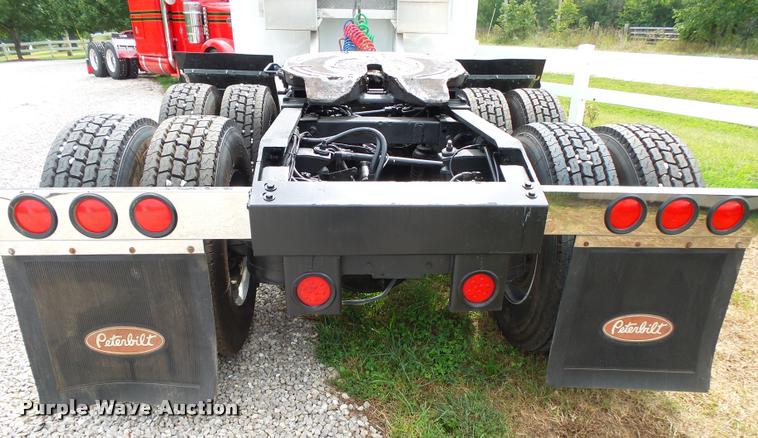 image for item K1129 1986 Peterbilt 359 semi truck