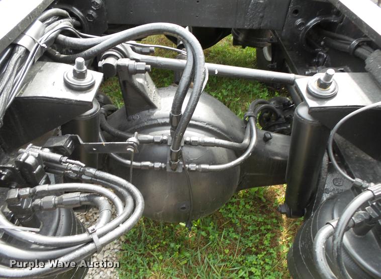 image for item K1129 1986 Peterbilt 359 semi truck