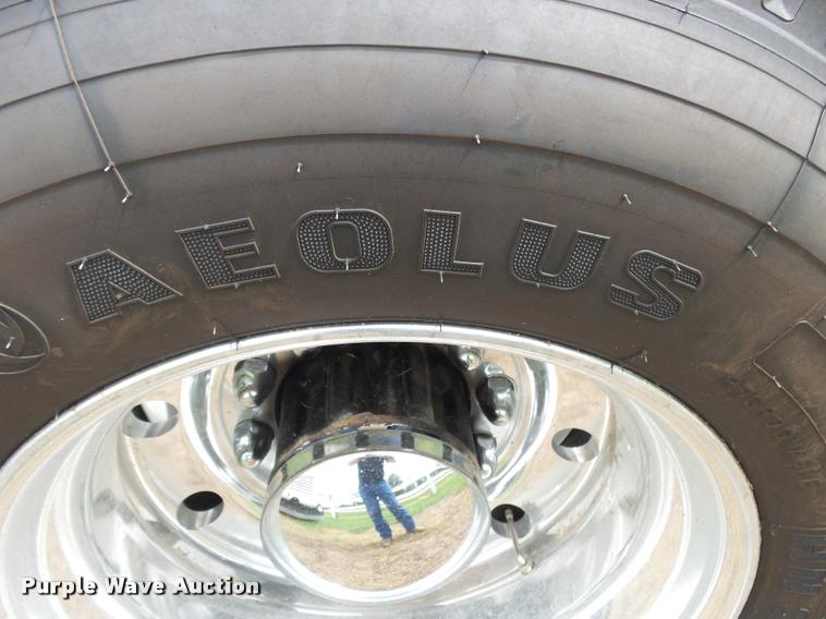 image for item K1129 1986 Peterbilt 359 semi truck