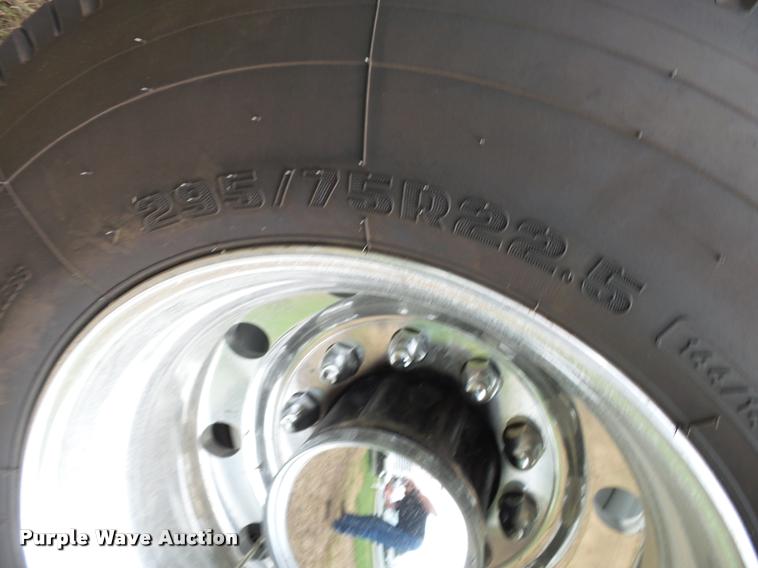 image for item K1129 1986 Peterbilt 359 semi truck