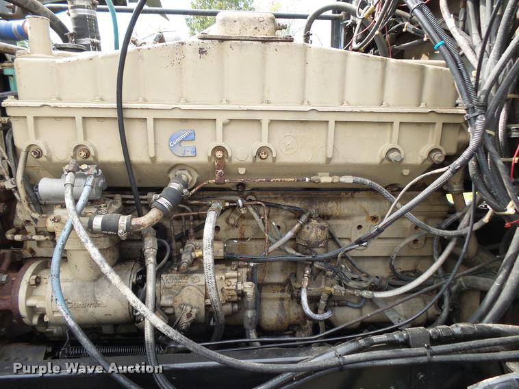 image for item K1129 1986 Peterbilt 359 semi truck