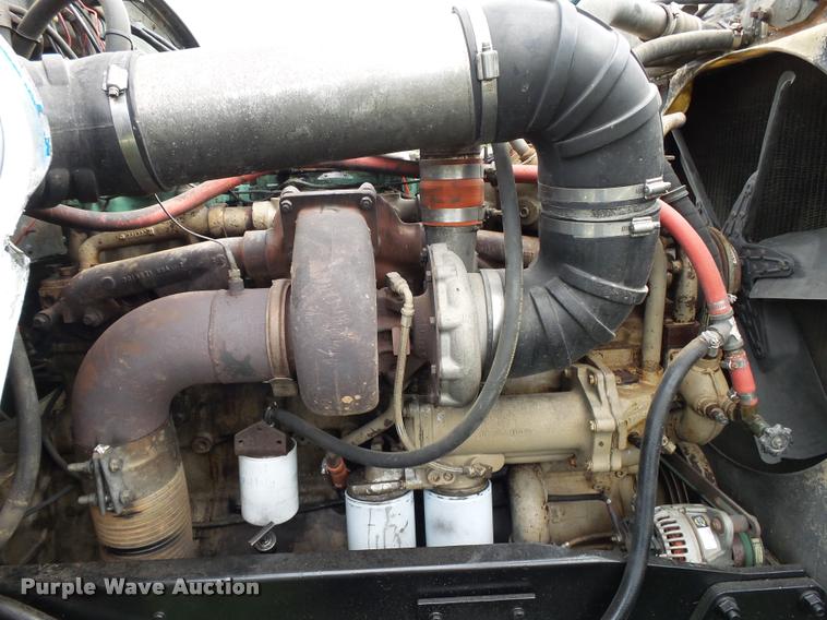 image for item K1129 1986 Peterbilt 359 semi truck