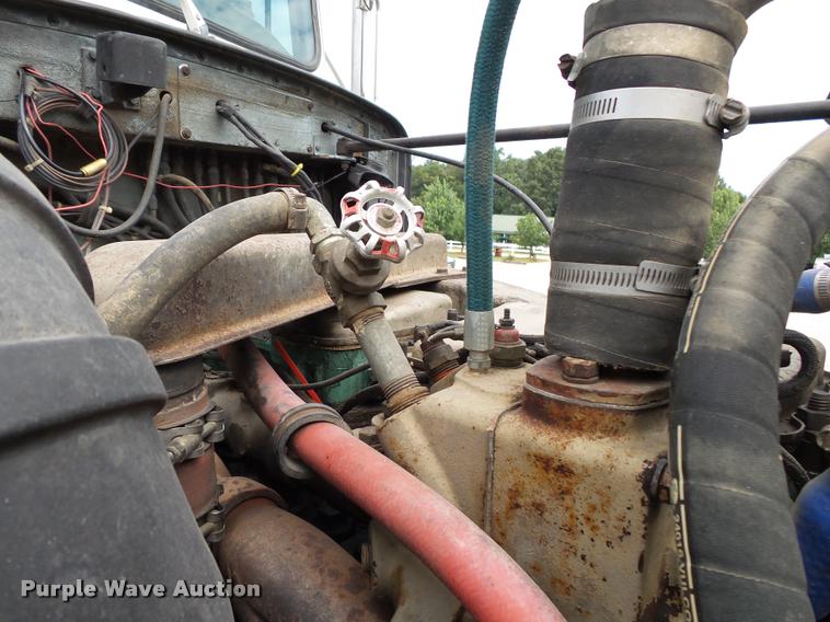 image for item K1129 1986 Peterbilt 359 semi truck