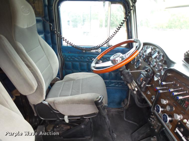 image for item K1129 1986 Peterbilt 359 semi truck