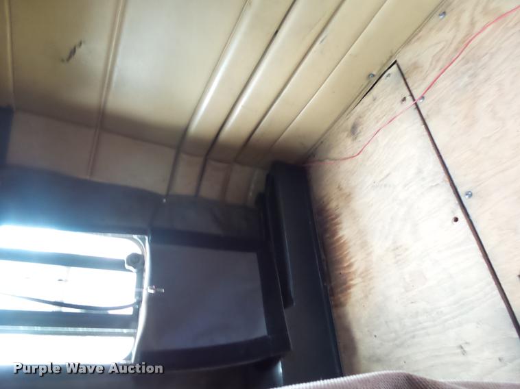 image for item K1129 1986 Peterbilt 359 semi truck