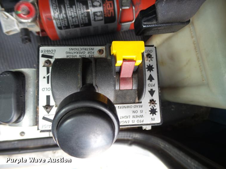 image for item K1129 1986 Peterbilt 359 semi truck