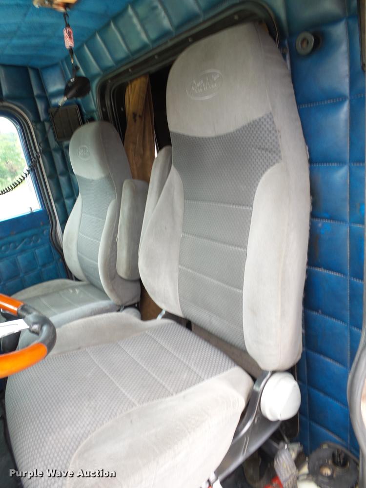 image for item K1129 1986 Peterbilt 359 semi truck