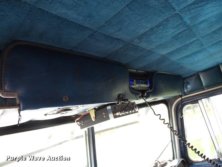 image for item K1129 1986 Peterbilt 359 semi truck