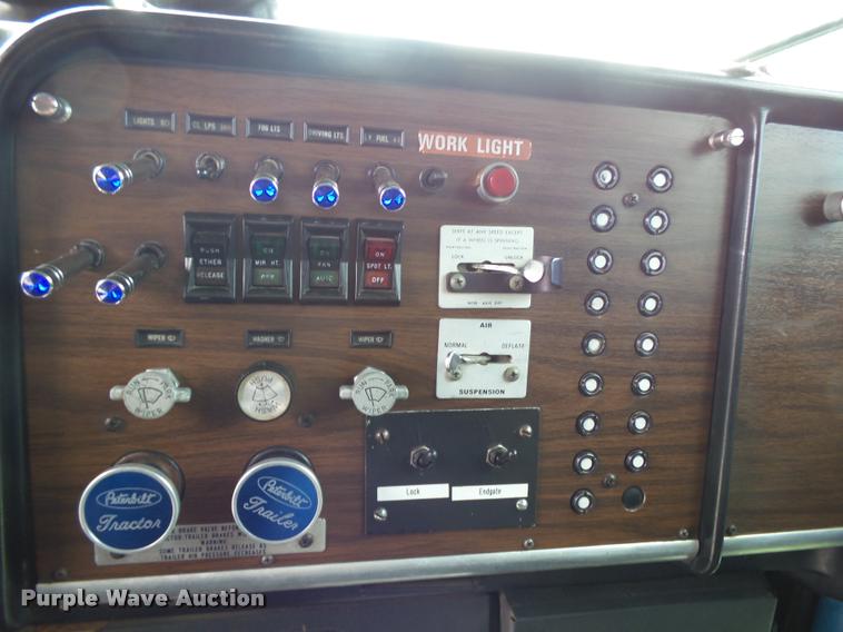 image for item K1129 1986 Peterbilt 359 semi truck