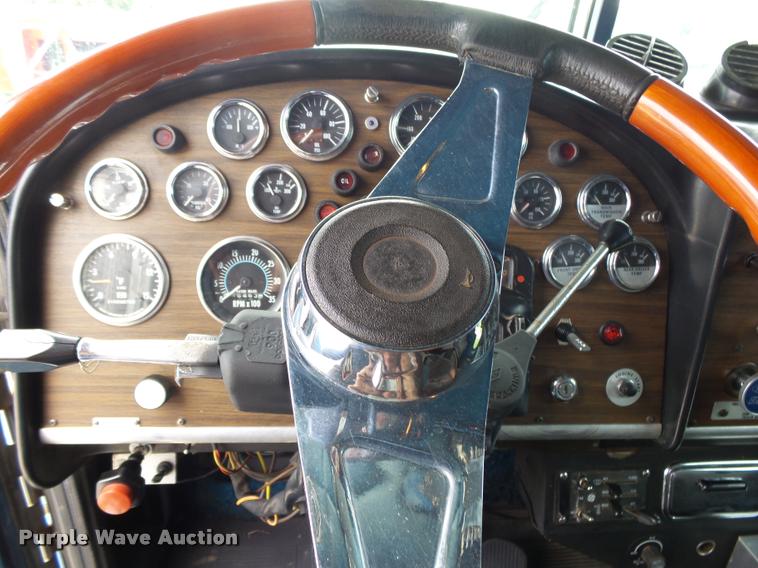 image for item K1129 1986 Peterbilt 359 semi truck
