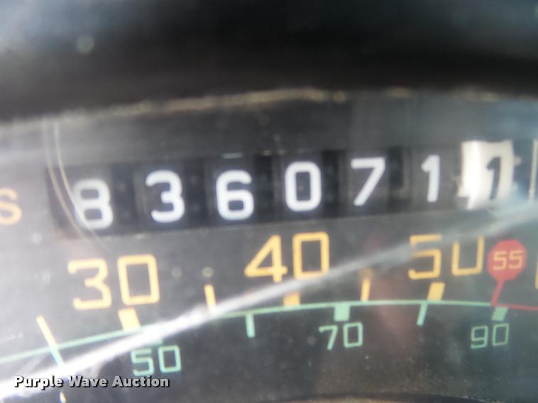 image for item K1129 1986 Peterbilt 359 semi truck