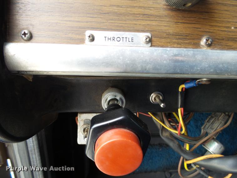 image for item K1129 1986 Peterbilt 359 semi truck