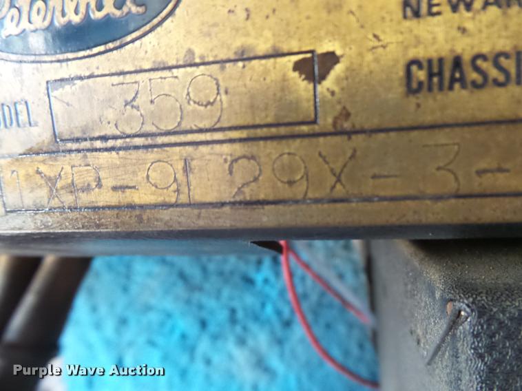 image for item K1129 1986 Peterbilt 359 semi truck