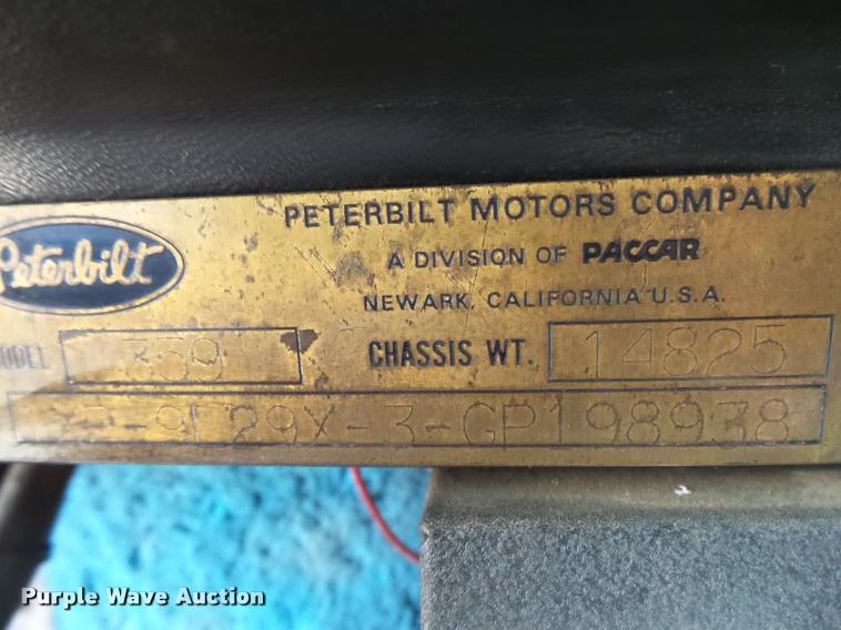 image for item K1129 1986 Peterbilt 359 semi truck