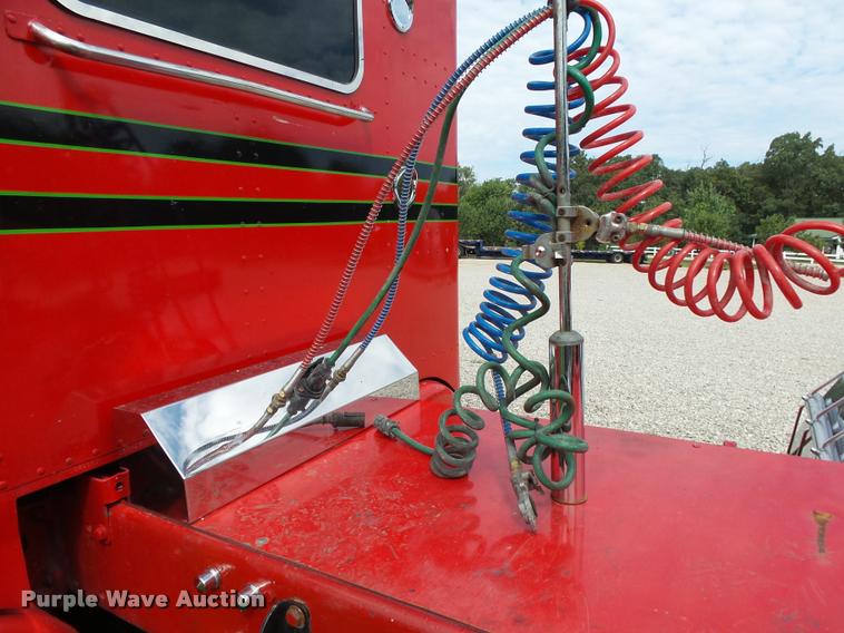 image for item K1130 1993 Peterbilt 379 semi truck