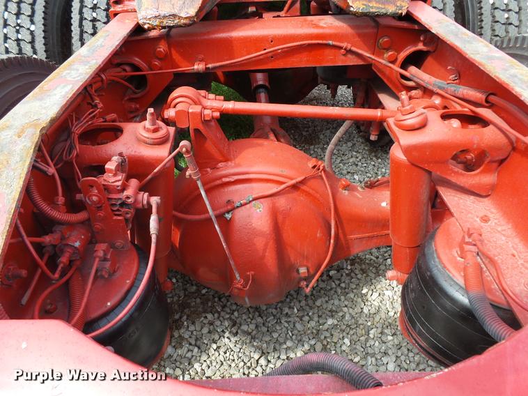 image for item K1130 1993 Peterbilt 379 semi truck