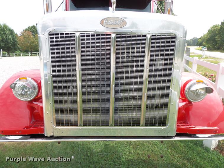 image for item K1130 1993 Peterbilt 379 semi truck