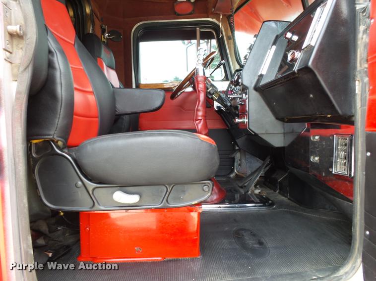 image for item K1130 1993 Peterbilt 379 semi truck