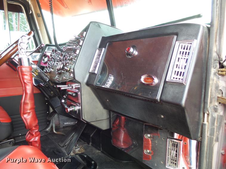image for item K1130 1993 Peterbilt 379 semi truck