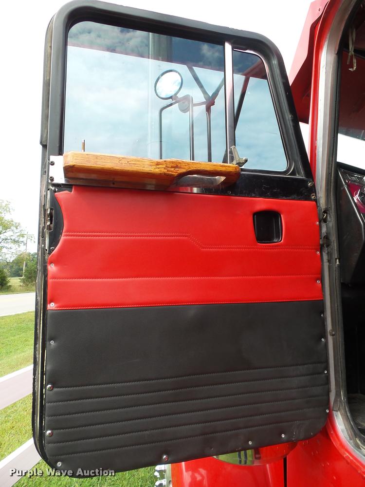 image for item K1130 1993 Peterbilt 379 semi truck