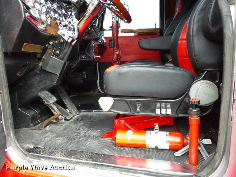 image for item K1130 1993 Peterbilt 379 semi truck