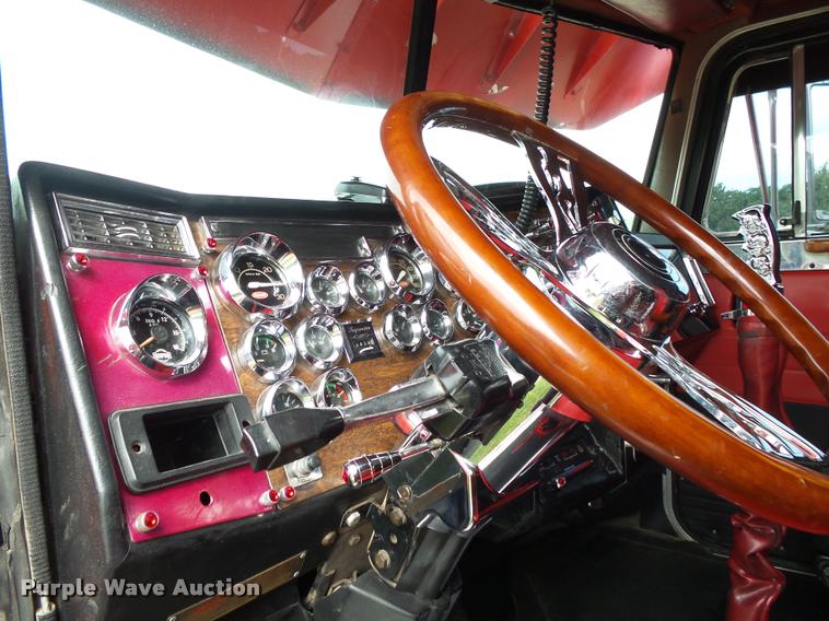 image for item K1130 1993 Peterbilt 379 semi truck