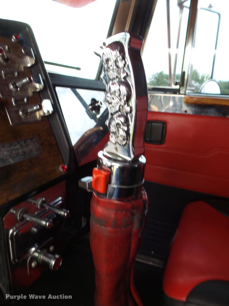 image for item K1130 1993 Peterbilt 379 semi truck