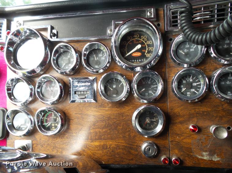 image for item K1130 1993 Peterbilt 379 semi truck