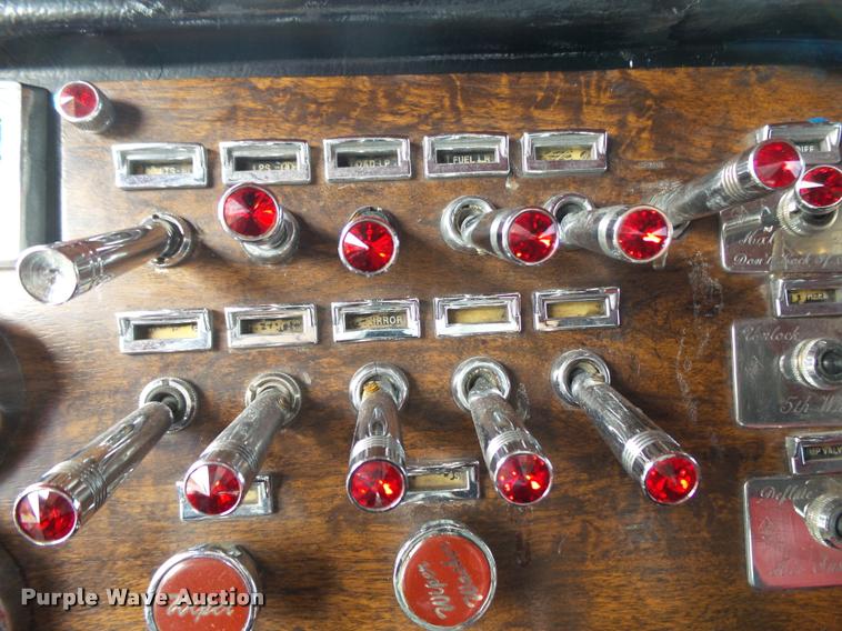 image for item K1130 1993 Peterbilt 379 semi truck