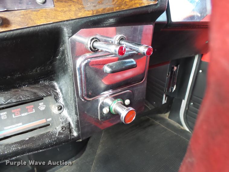 image for item K1130 1993 Peterbilt 379 semi truck