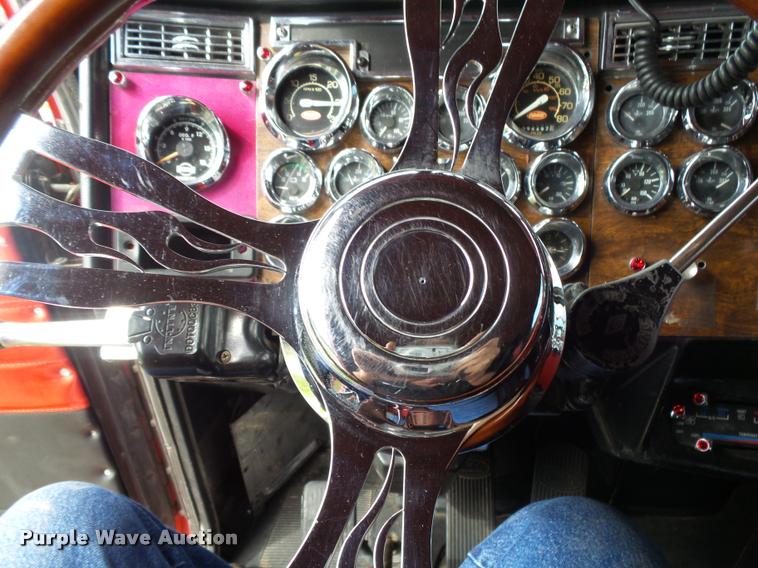 image for item K1130 1993 Peterbilt 379 semi truck