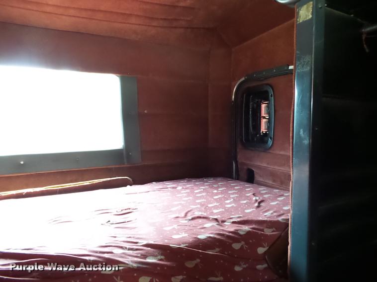 image for item K1130 1993 Peterbilt 379 semi truck