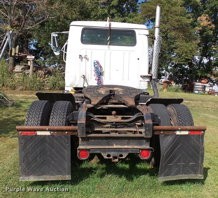 image for item K1134 1981 International semi truck