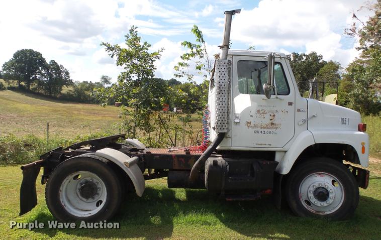 image for item K1134 1981 International semi truck